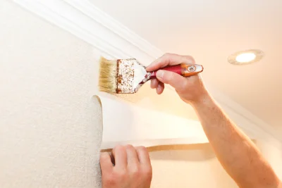 Pose de papier peint à Pompignan — revêtements muraux et toiles de verre